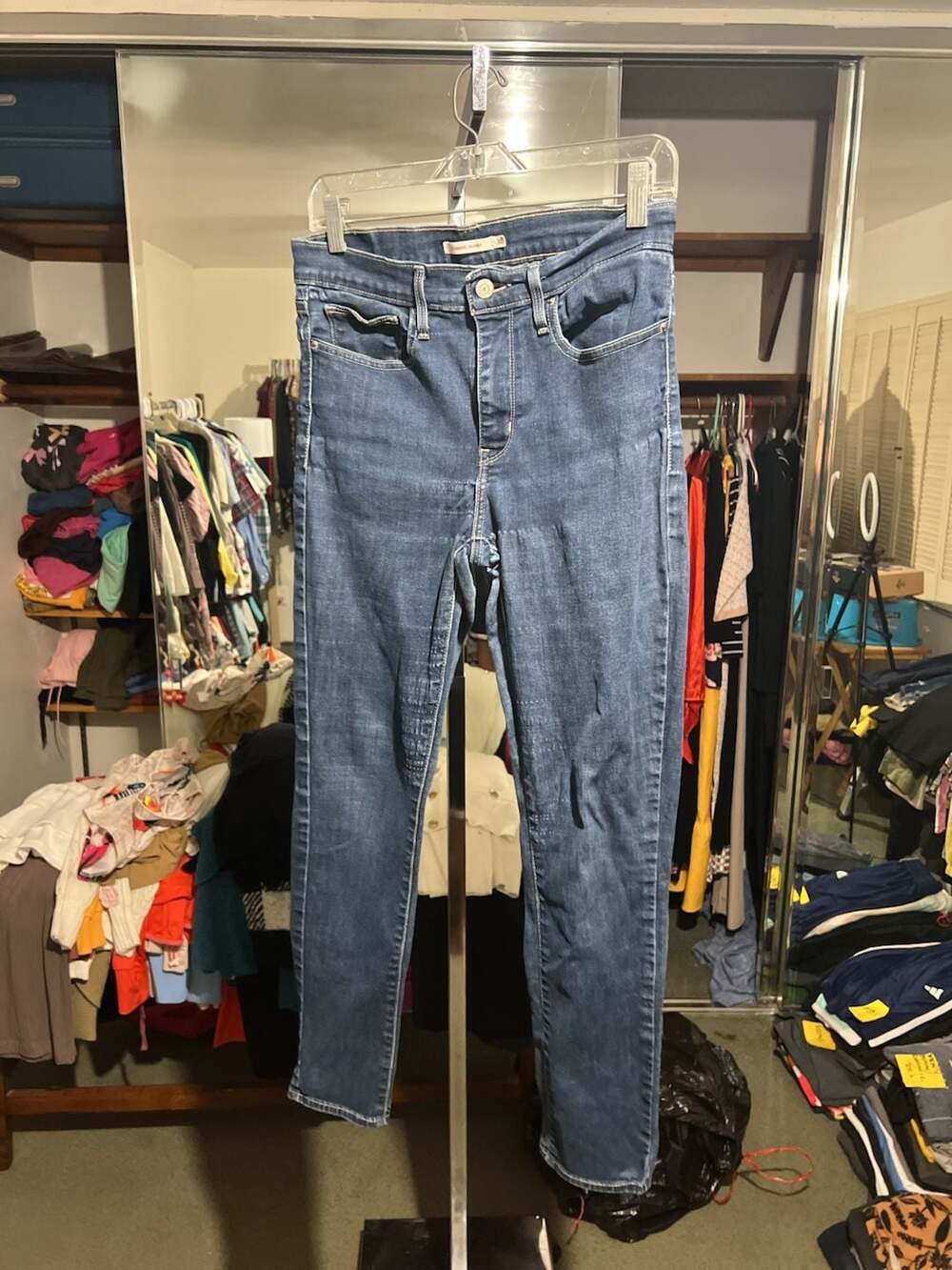 Levi's Slimming Skinny Jeans Women's Size 30 Medium Wash Blue Stretch Denim